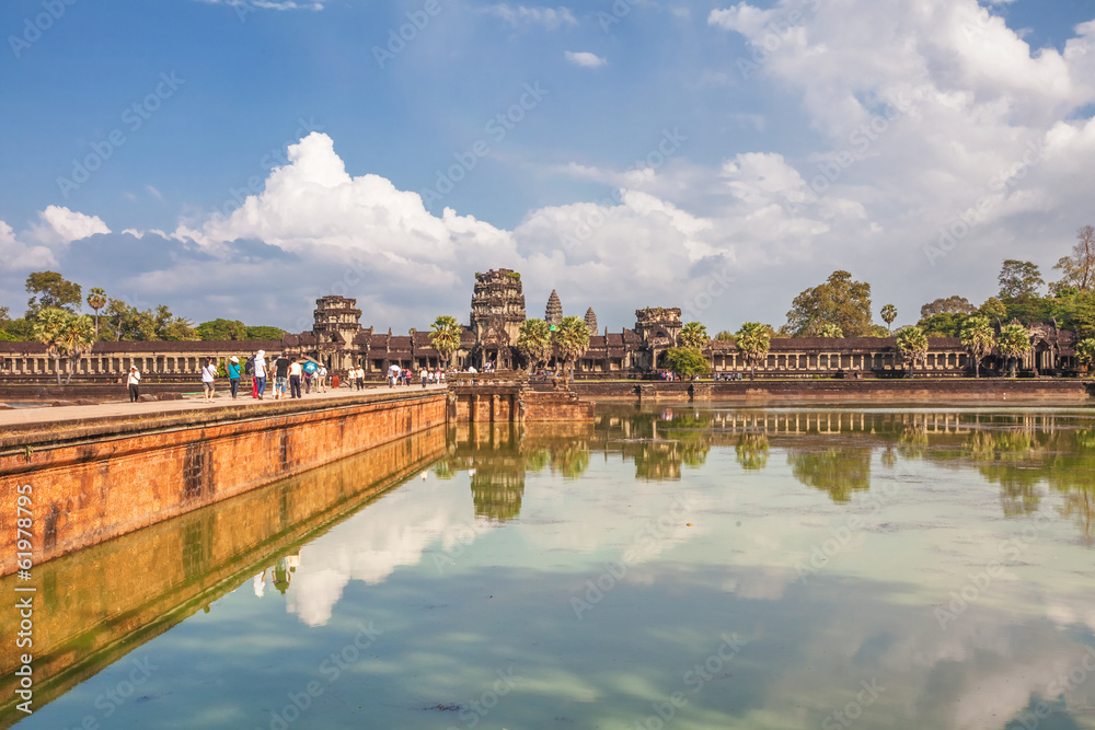 Fototapeta premium Angkor Wat temple in warm sunset light
