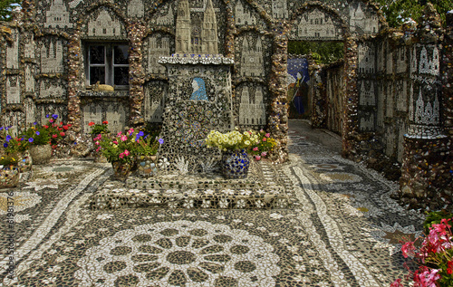 La Maison Picassiette, an old earthenware mosaic in Chartres photo