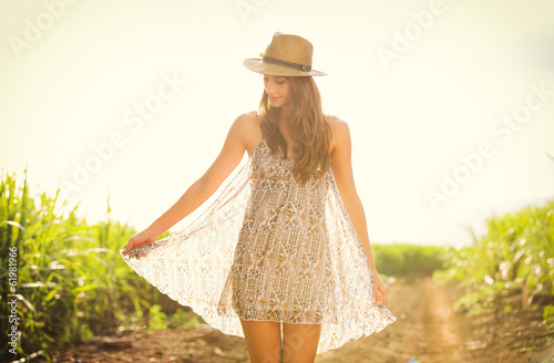 Gorgeous girl walking in the field, Summer Lifestyle © EpicStockMedia