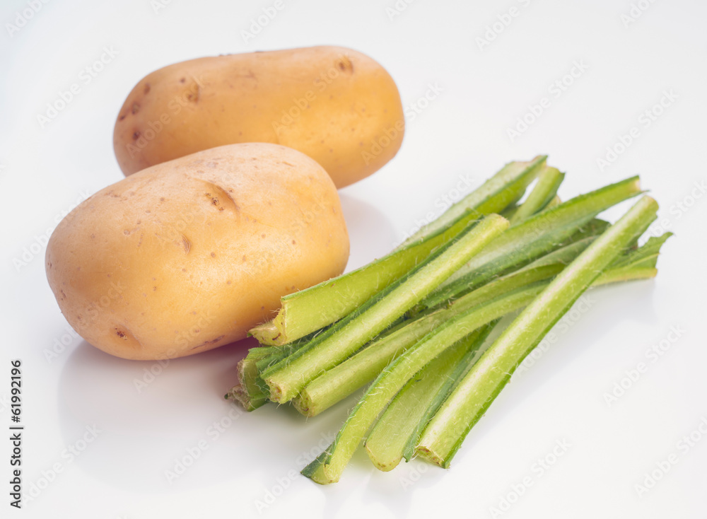 Cut borage and unpeeled potatoes before cooking Cut borage and unpeeled potatoes before cooking