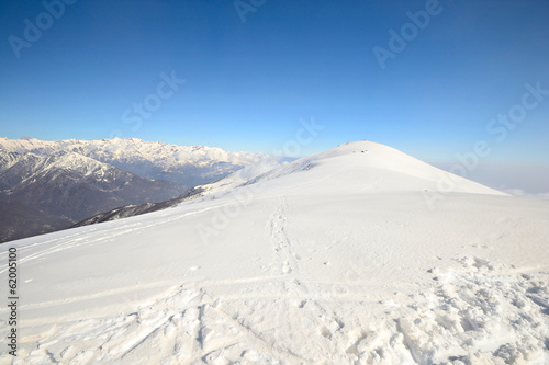 Panoramic snowy ridge © fabio lamanna