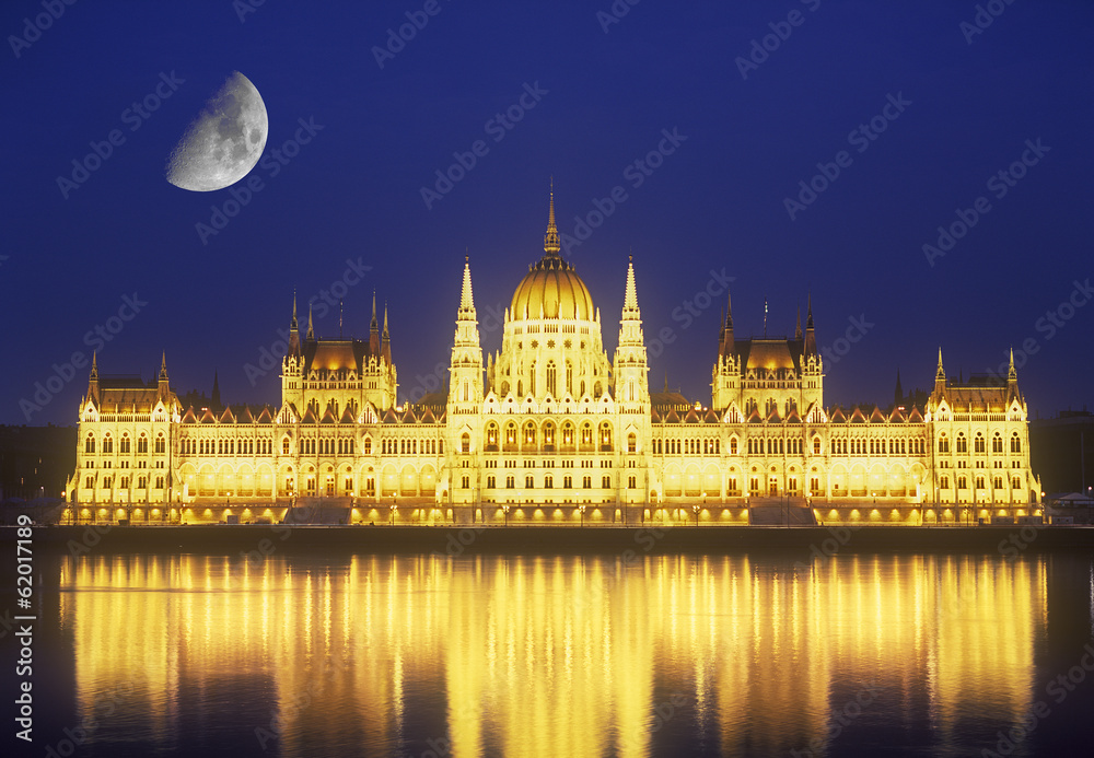 Fototapeta premium Parliament building and Moon.