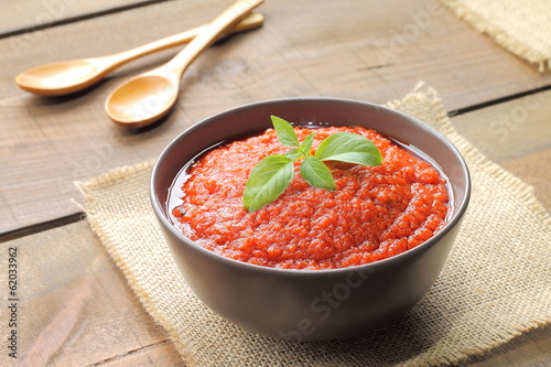 Tomato sauce with basil