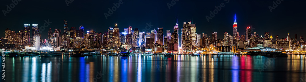 Naklejka premium New York midtown panorama nocą