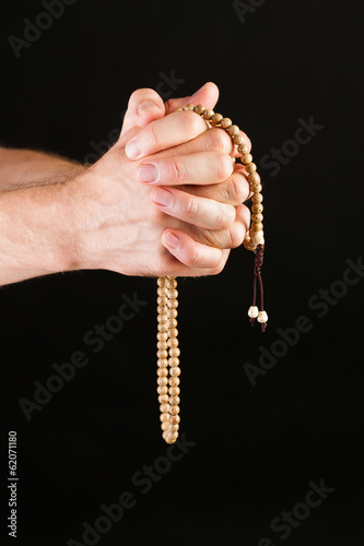 Hand praying with chain