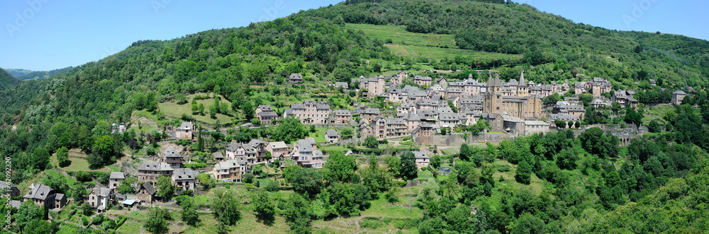 Panorama du village de Conques