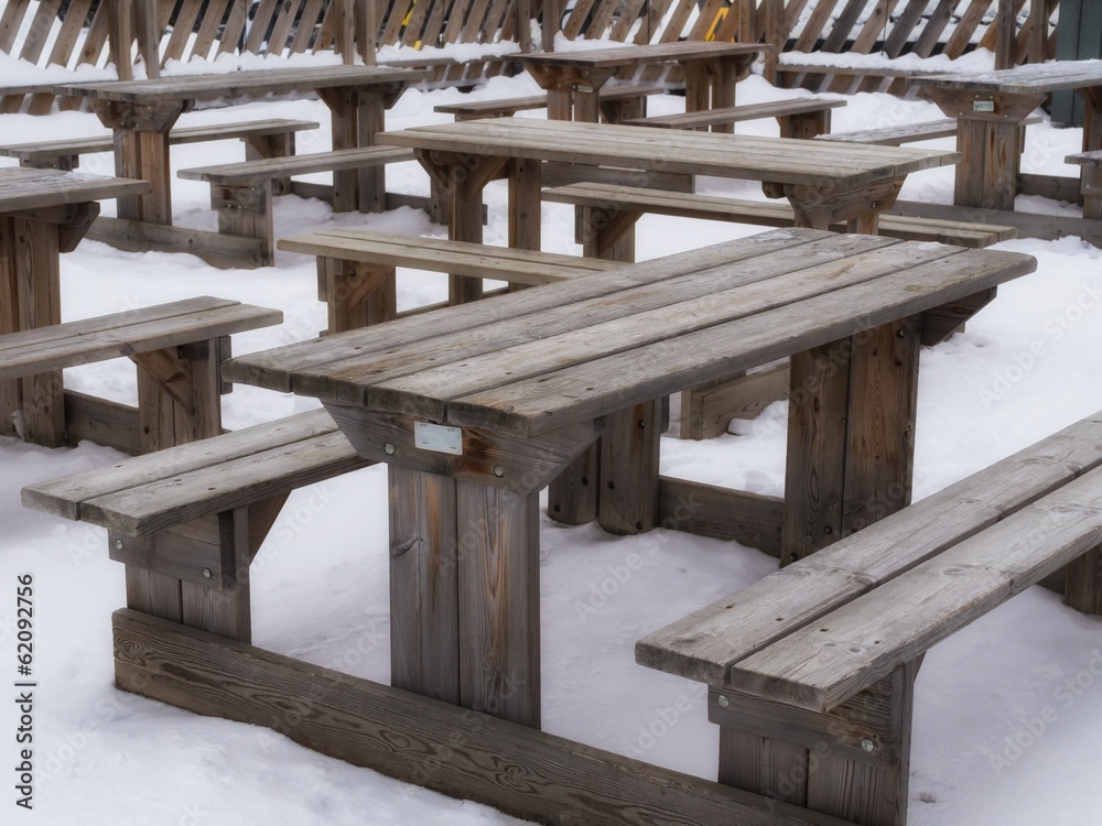Naklejka premium Wooden picnic bench and table