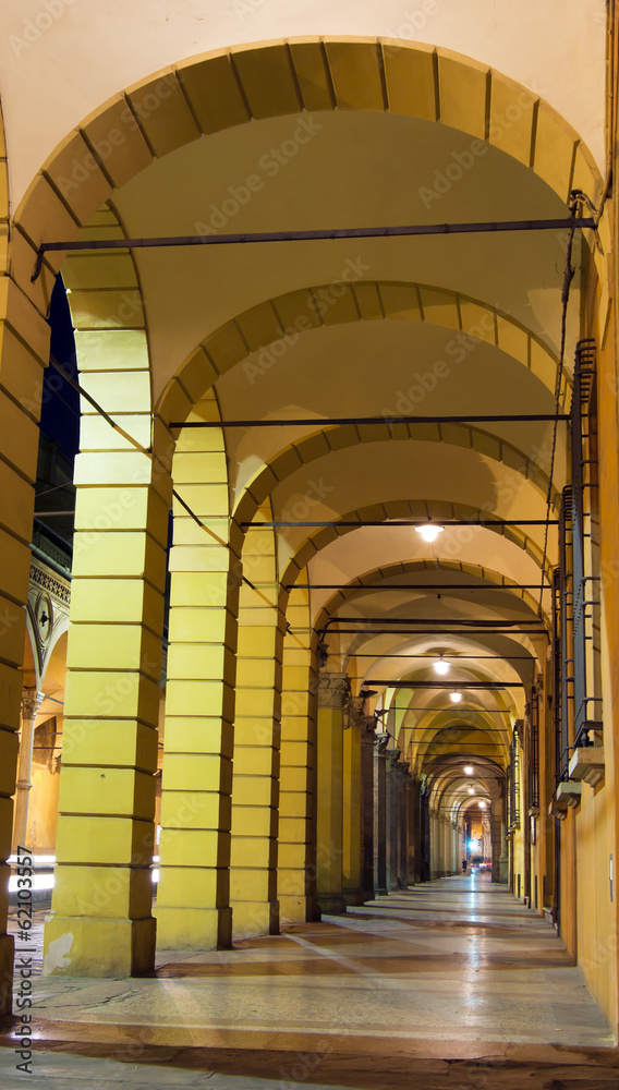 Bologna arches, night street life