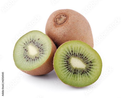 frutti di kiwi isolati su sfondo bianco
