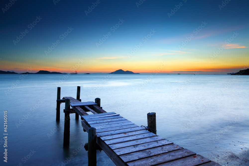 Fototapeta premium Wooden jetty with sunset