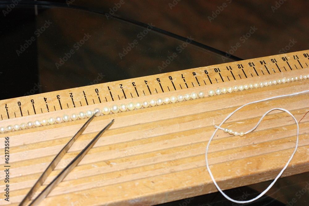 Obraz premium montaggio collana perle