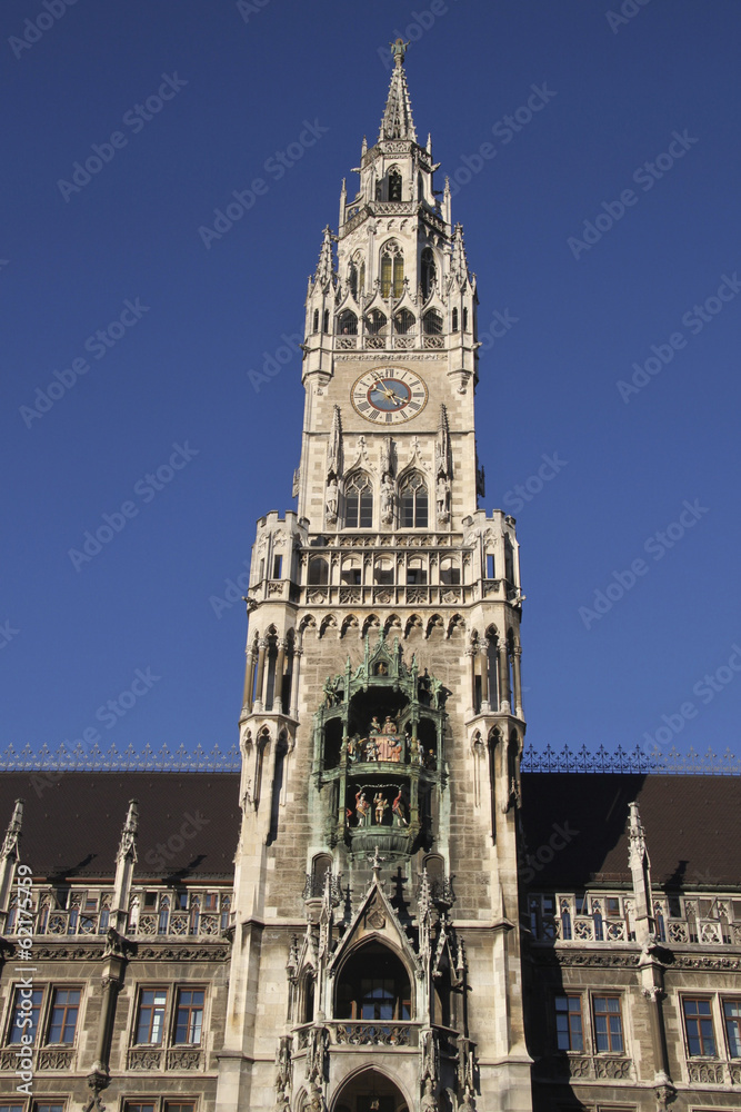 Fototapeta premium München: Rathaus mit Glockenspiel nach Renovierung