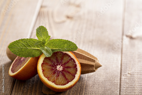 Fototapeta Naklejka Na Ścianę i Meble -  Blood oranges with fresh mint