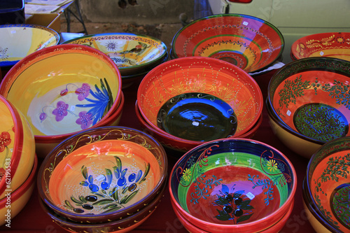 Pottery at a market © Studio Porto Sabbia