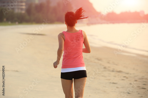 woman run at beach