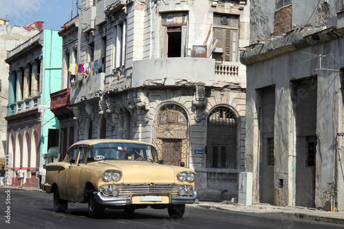 Old car running in Havana © franxyz
