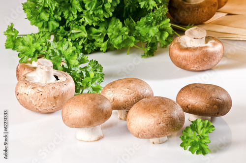 champignons with parsley on a white desk