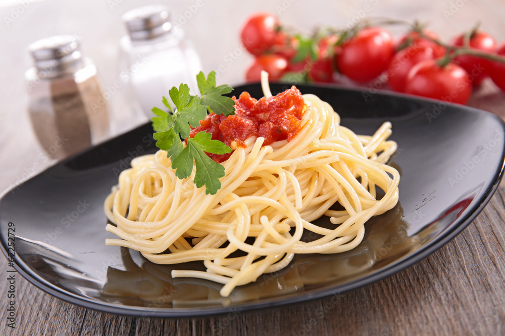 spaghetti and tomato sauce spaghetti and tomato sauce