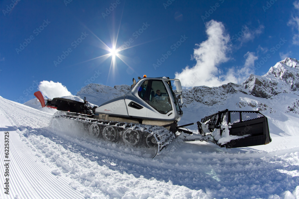 Ratrak, grooming machine, special snow vehicle Ratrak, grooming machine, special snow vehicle
