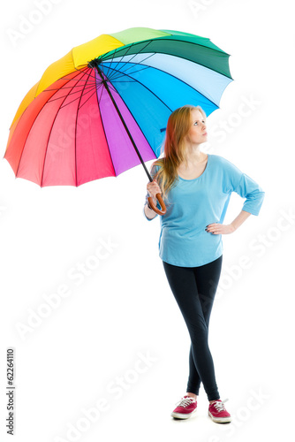 Blondes Mädchen mit Regenschirm