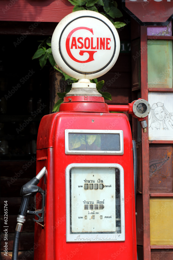 Obraz premium red retro gasoline pump