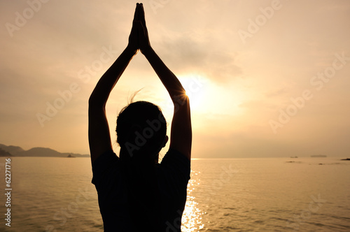 yoga woamn sunrise seaside
