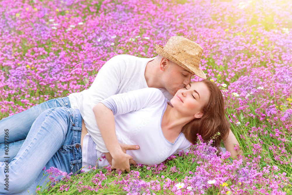 Fototapeta premium Kisses on spring meadow