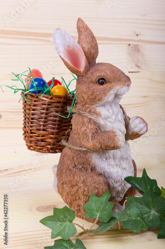 Osterhase mit Kiepe und bunten Eiern photo