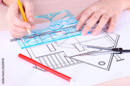 фотографія Architectural project with female hands, close up
