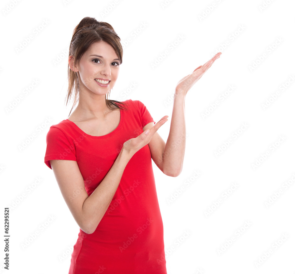 Junge Frau in Shirt rot isoliert macht Promotion mit der Hand Junge Frau in Shirt rot isoliert macht Promotion mit der Hand