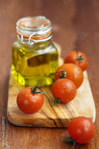 Olive oil and cherry tomatoes