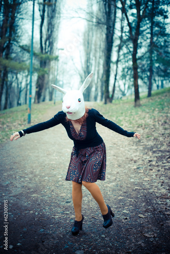 Fotografie rabbit mask unreal woman