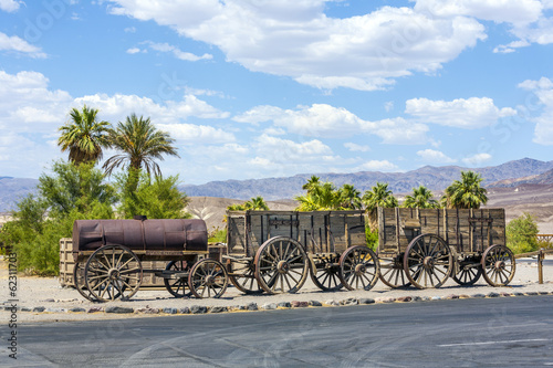 Canvas Print old waggons in the Death valley