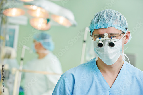 Quadro em tela surgeon doctor in surgery operation room