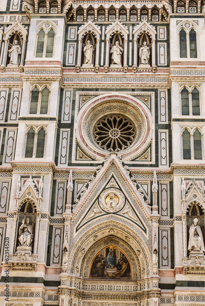 Naklejka premium facade of the Basilica of Saint Mary of the Flower in Florence