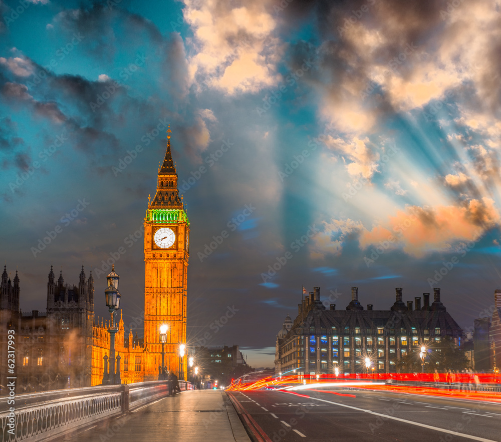 Sunset sky and car light trails over Westminster Bridge in Londo Sunset sky and car light trails over Westminster Bridge in Londo