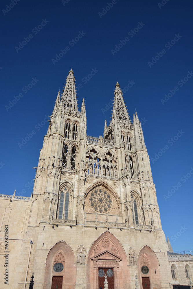 Fachada principal catedral gotica en Burgos