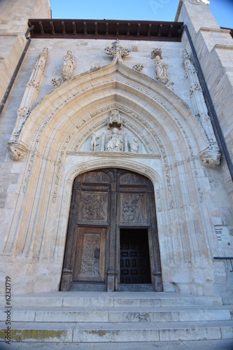 Entrada y arco gotico iglesia san nicolas de bari en burgos