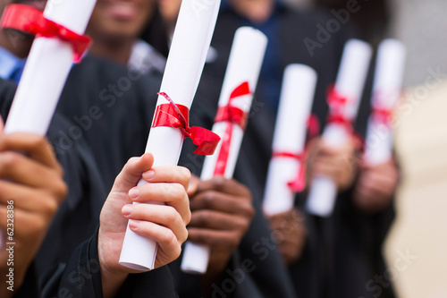Photo group of graduates holding diploma