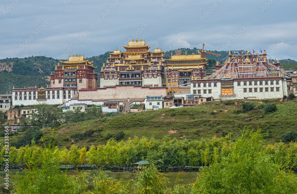 Obraz premium Buddhist monastery in China (Songtsam monastery, Shangrila)