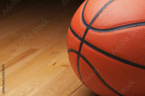 Basketball shot close up on hardwood gym floor © Daniel Thornberg