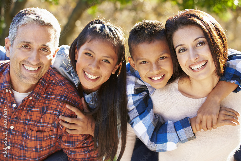 Obraz premium Portrait Of Hispanic Family In Countryside