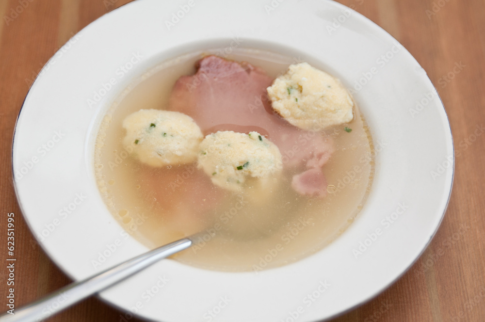 Grießnockerlsuppe Grießnockerlsuppe