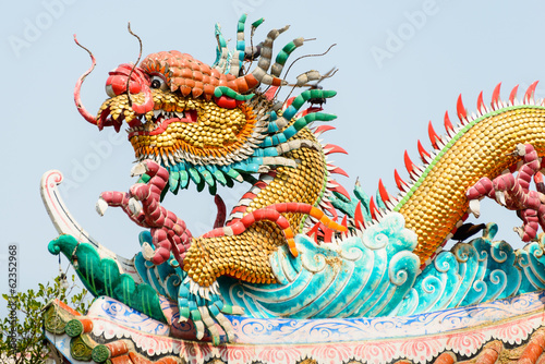 Chinese dragon on a temple's roof © burachet