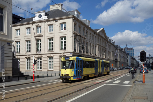 tram jaune en Bruxelles