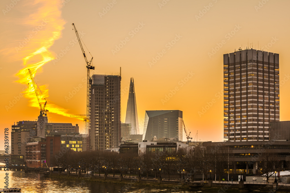 Fototapeta premium London Skylines at dusk England UK