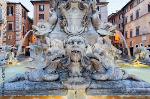 Fontana di Piazza della Rotonda, Giacomo Della Porta. Rome.