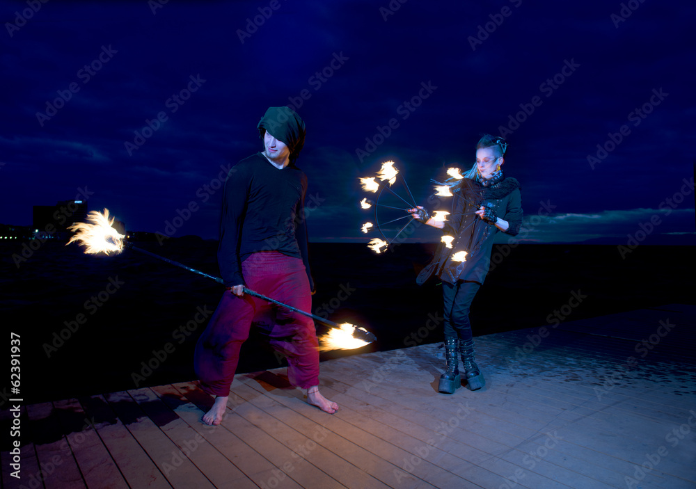 Naklejka premium Fire show with fire-juggling