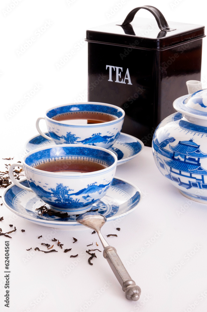 Fototapeta premium Chinese teapot and two cups
