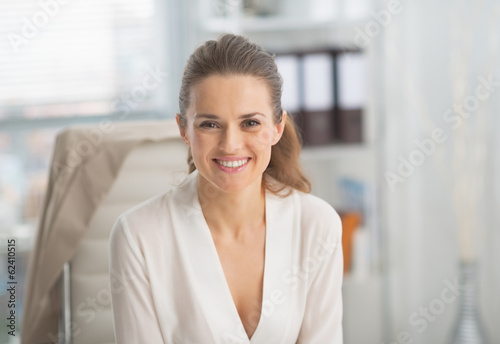 Portrait of smiling modern business woman in office Free Download Portrait of smiling modern business woman in office - GFXLoad
